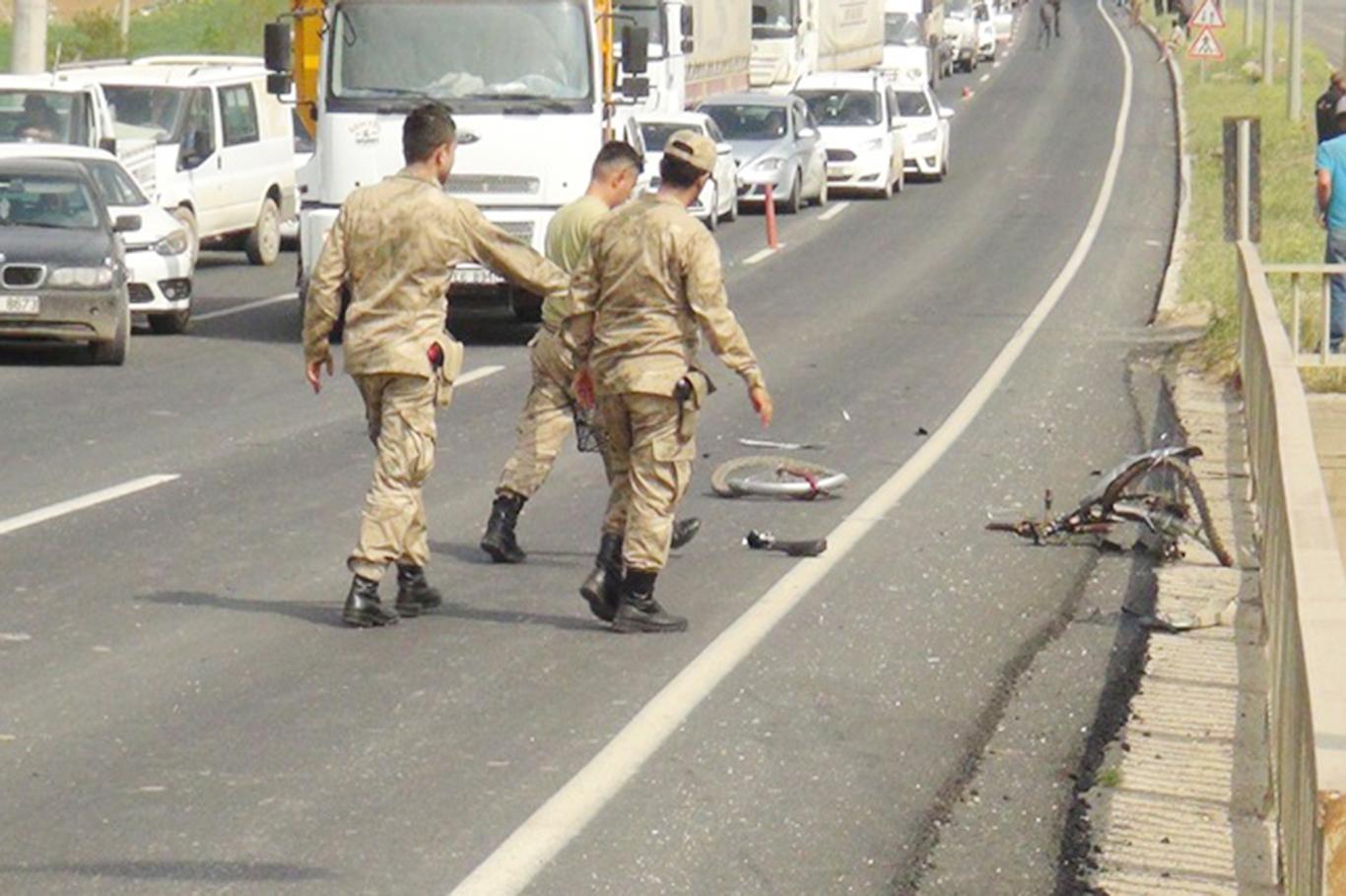 Nusaybin'de minibüs bisiklete çaptı: 1 ölü